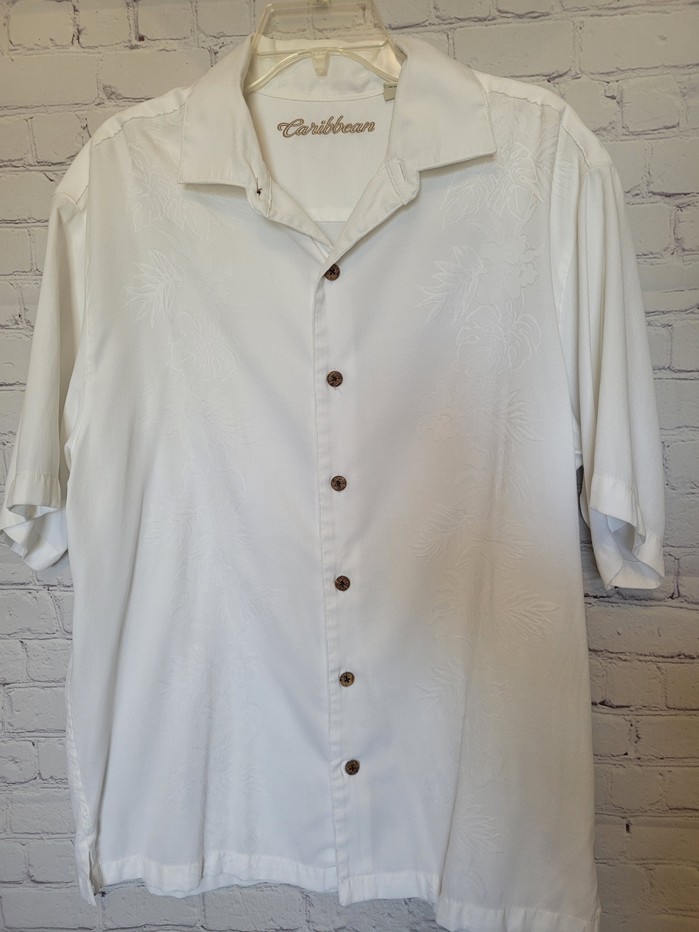 White Carribean Short Sleeve Size Large Button Embossed Beach Resort Shirt